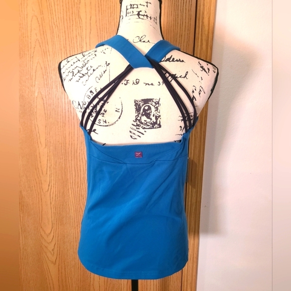 Zobha Blue Racerback athletic strappy tank Top with built in bra - Picture 1 of 2